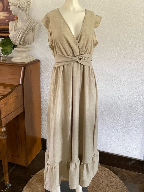 Dresses & Skirts - Sleeveless V-Neck Maxi Dress in Beige